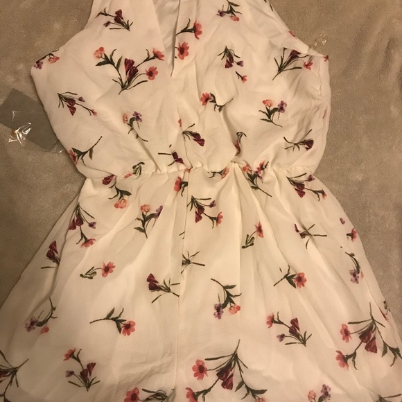 Romper - Picture 1 of 4